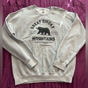 Gildan Great Smoky Mountains National Park Bear Graphic Sweatshirt Grey Medium